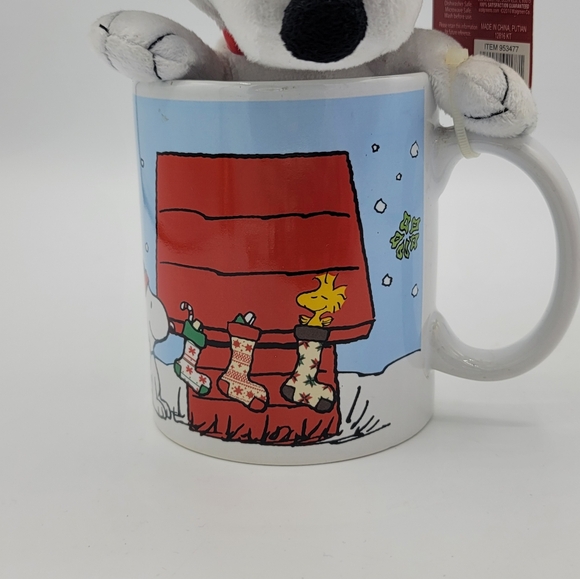 Peanuts Snoopy Plush in Mug Christmas 2016 Walgreens Exclusive Ceramic Cup - Picture 2 of 11